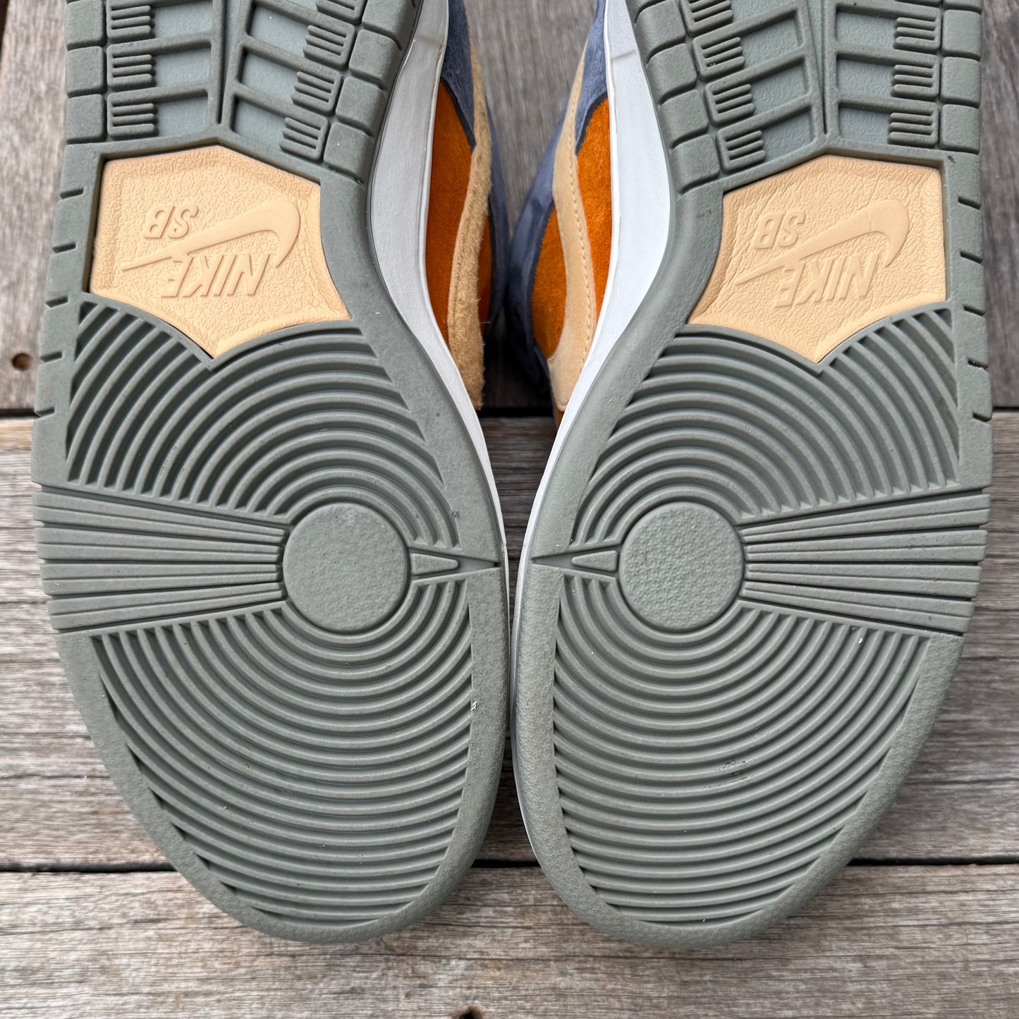 Nike SB Dunk Low Light Carbon Monarch Size 9.5