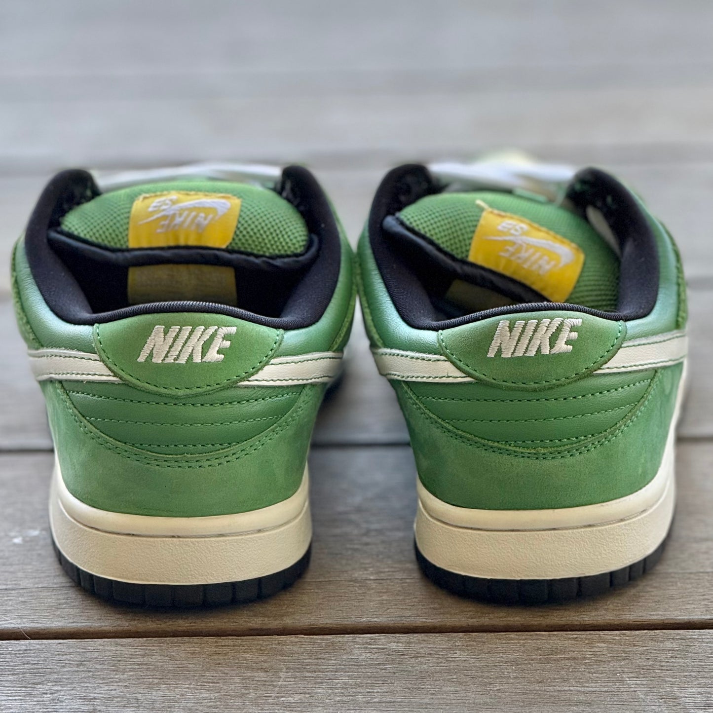 Nike SB Dunk Low Green Tokyo Taxi Size 8.5