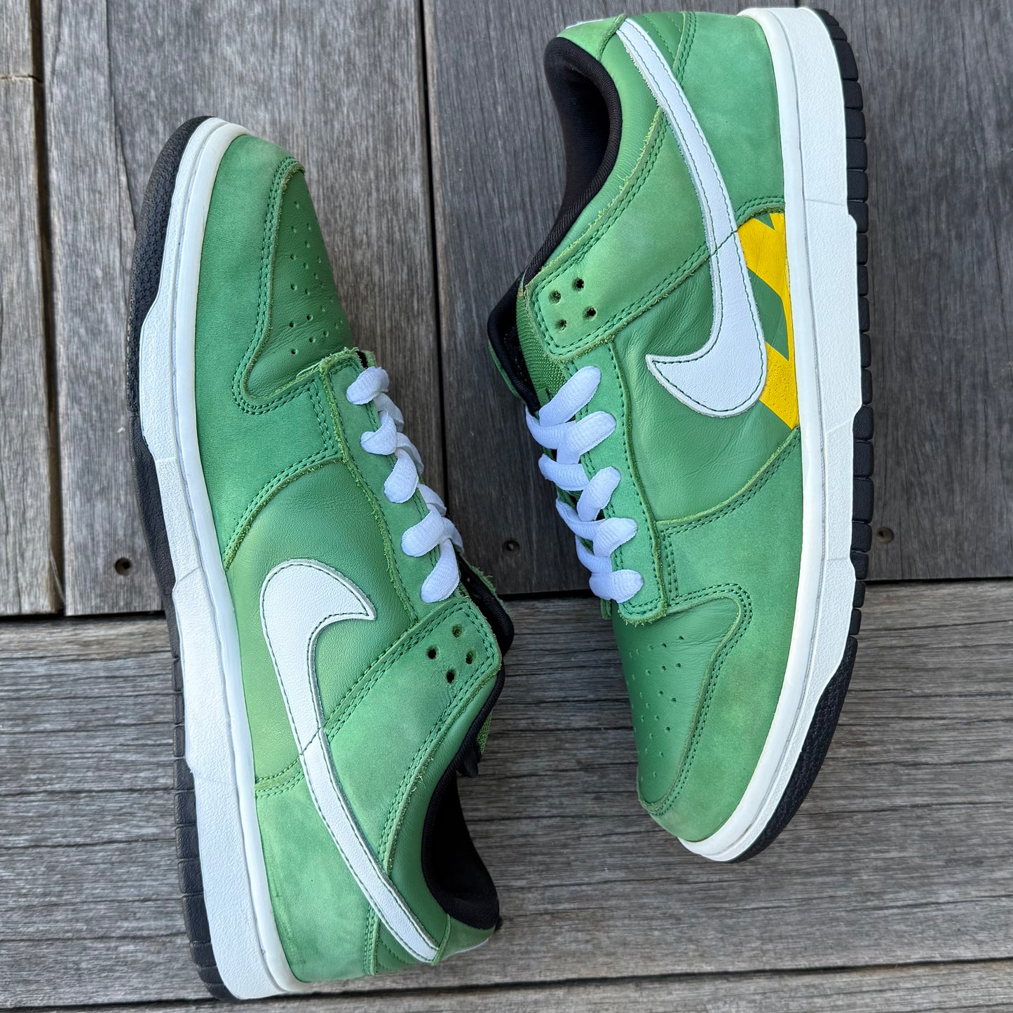 Nike SB Dunk Low Green Tokyo Taxi Size 8.5