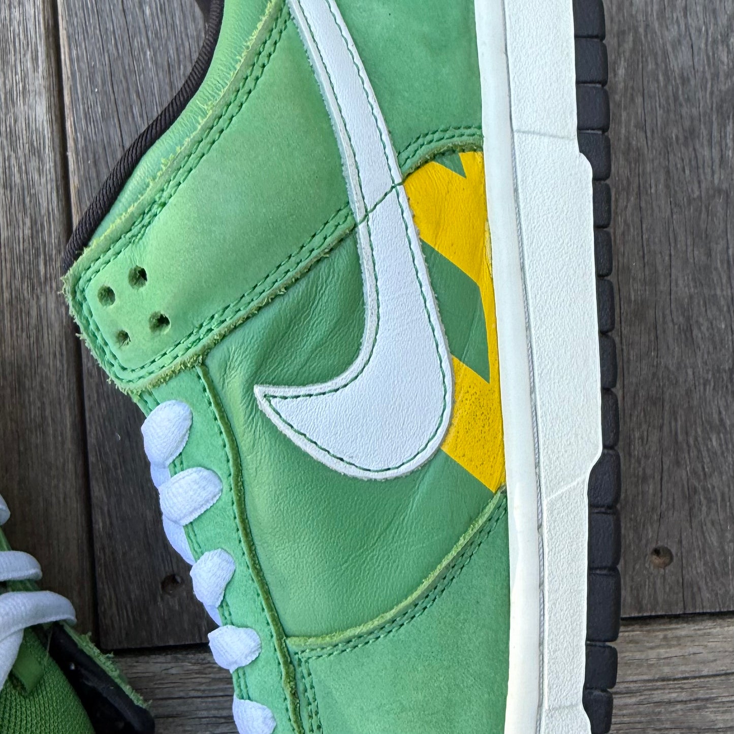 Nike SB Dunk Low Green Tokyo Taxi Size 8.5