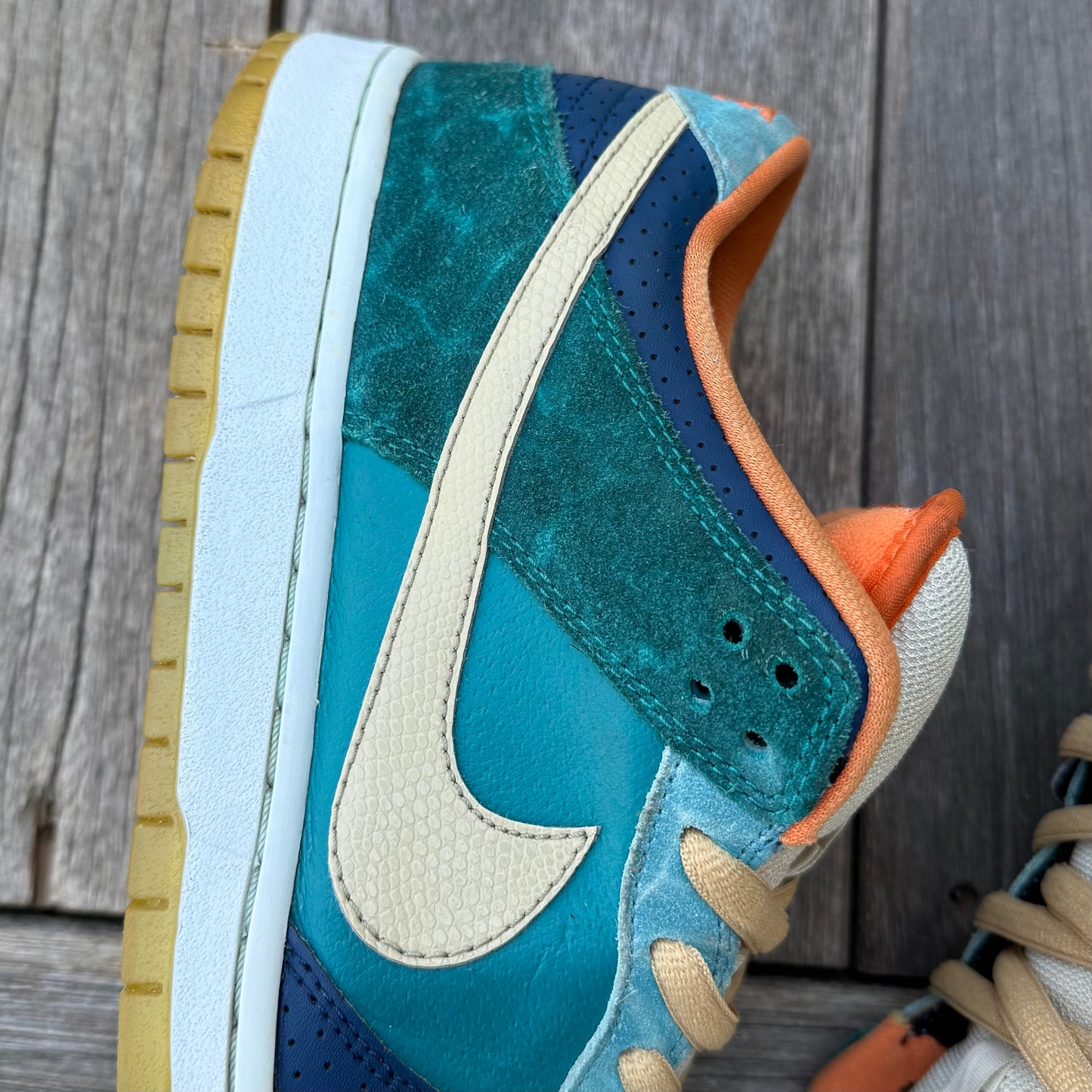 Nike SB Dunk Low MIA Skateshop Size 10.5
