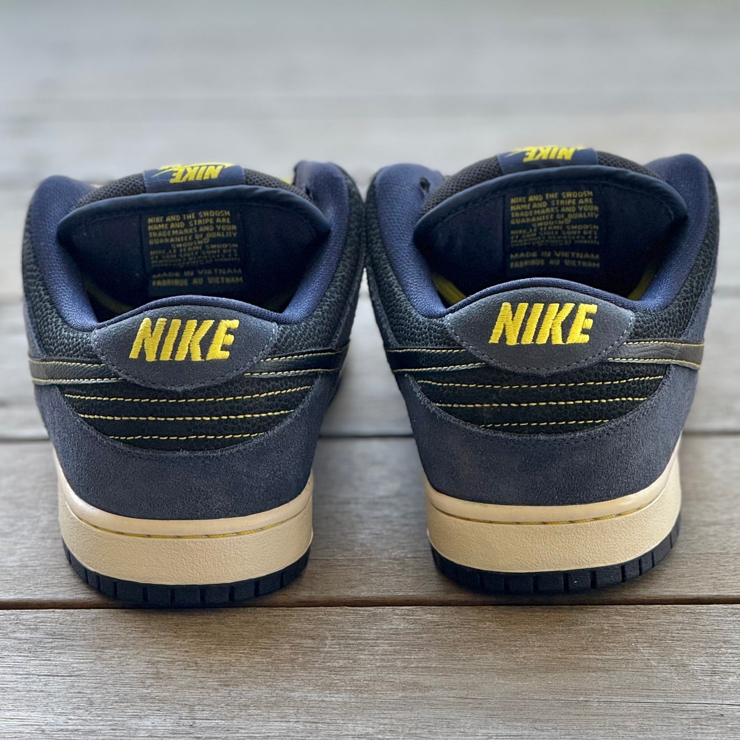 Nike SB Dunk Low Midnight Navy Volt Size 10.5