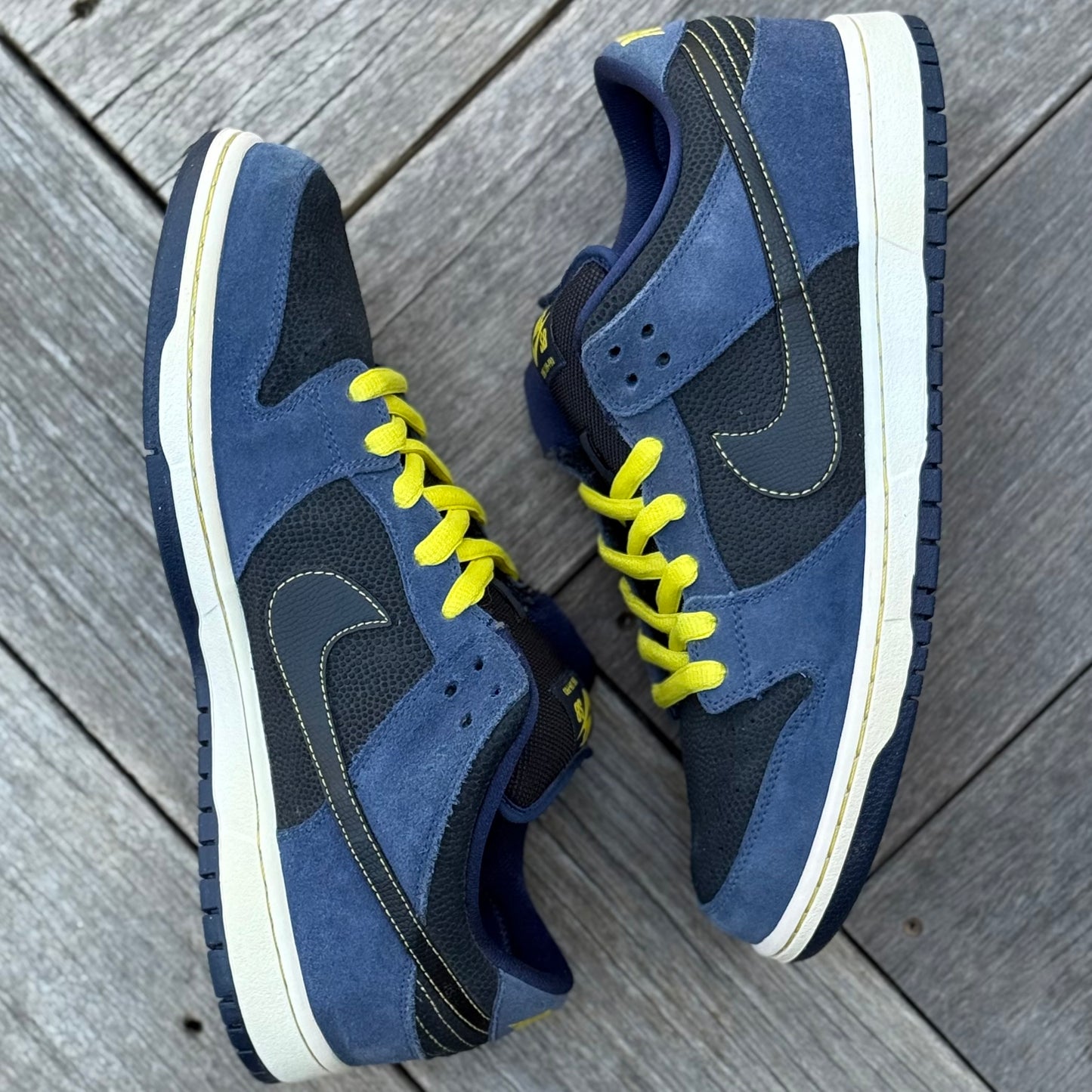 Nike SB Dunk Low Midnight Navy Volt Size 10.5