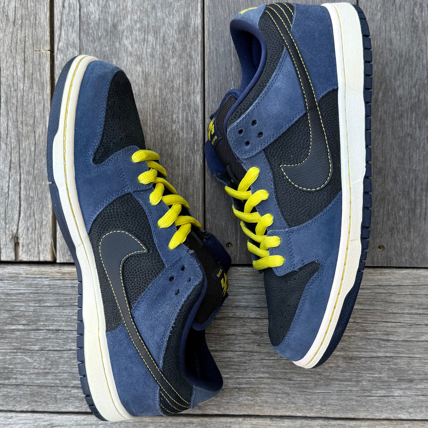 Nike SB Dunk Low Midnight Navy Volt Size 10.5