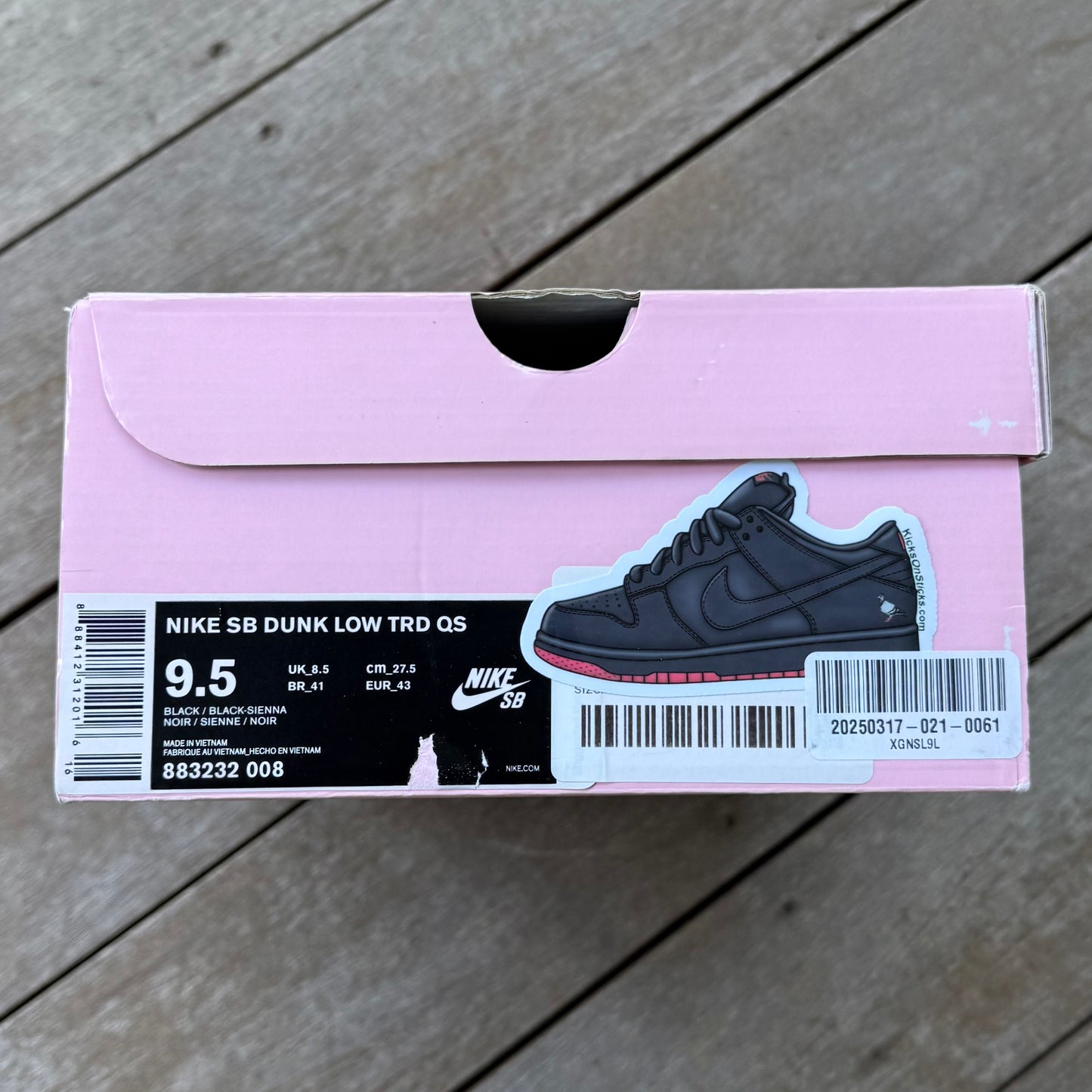 Nike SB Dunk Low Black Pigeon Size 9.5