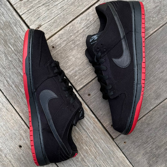 Nike SB Dunk Low Black Levi’s Size 10.5