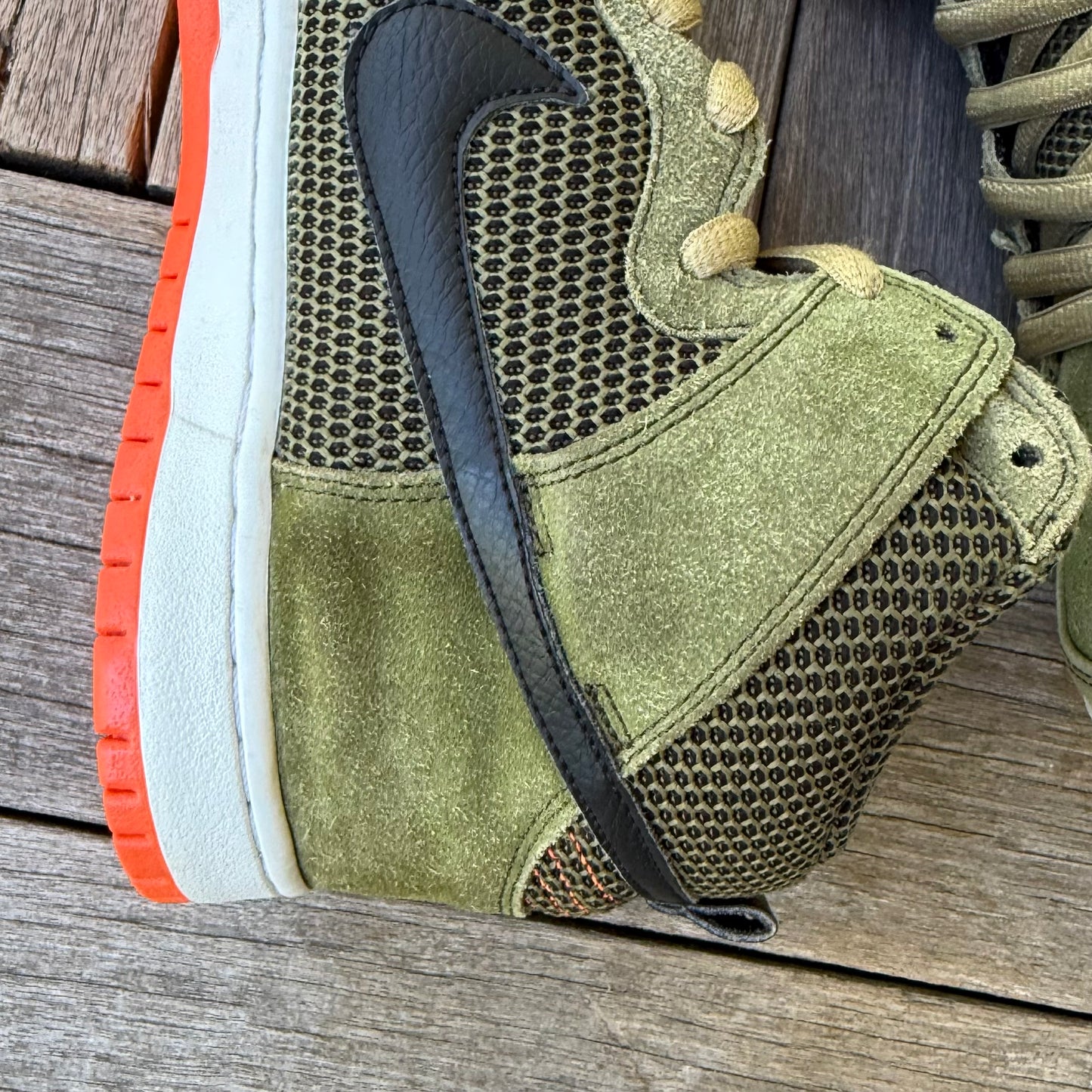 Nike SB Dunk High Faded Olive Hyper Crimson Size 9.5