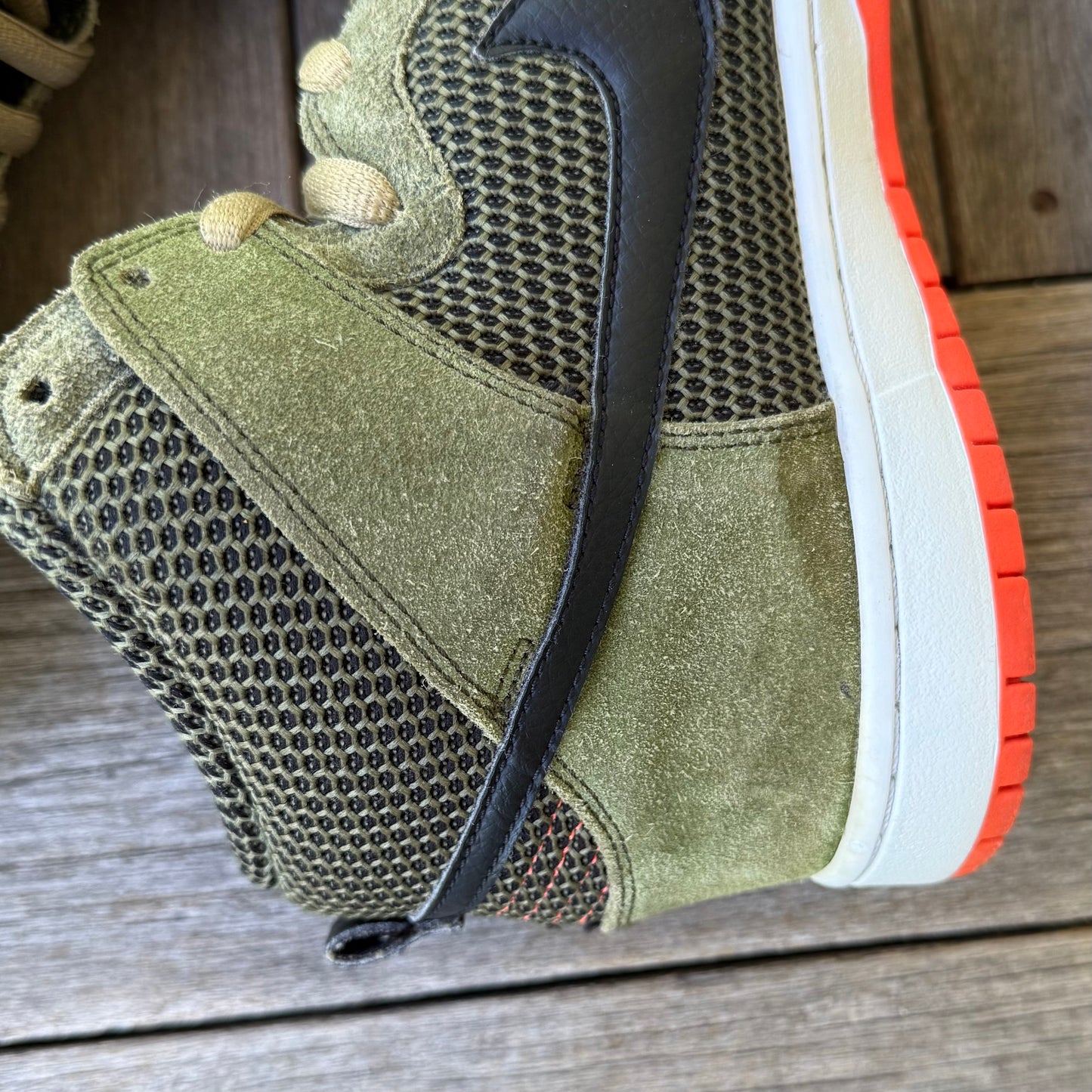 Nike SB Dunk High Faded Olive Hyper Crimson Size 9.5