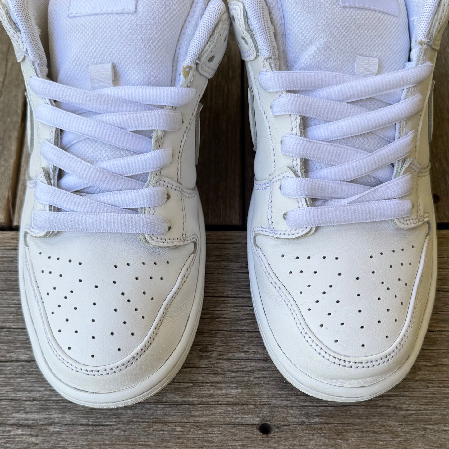 Nike SB Dunk Low Triple White Orange Label Size 9