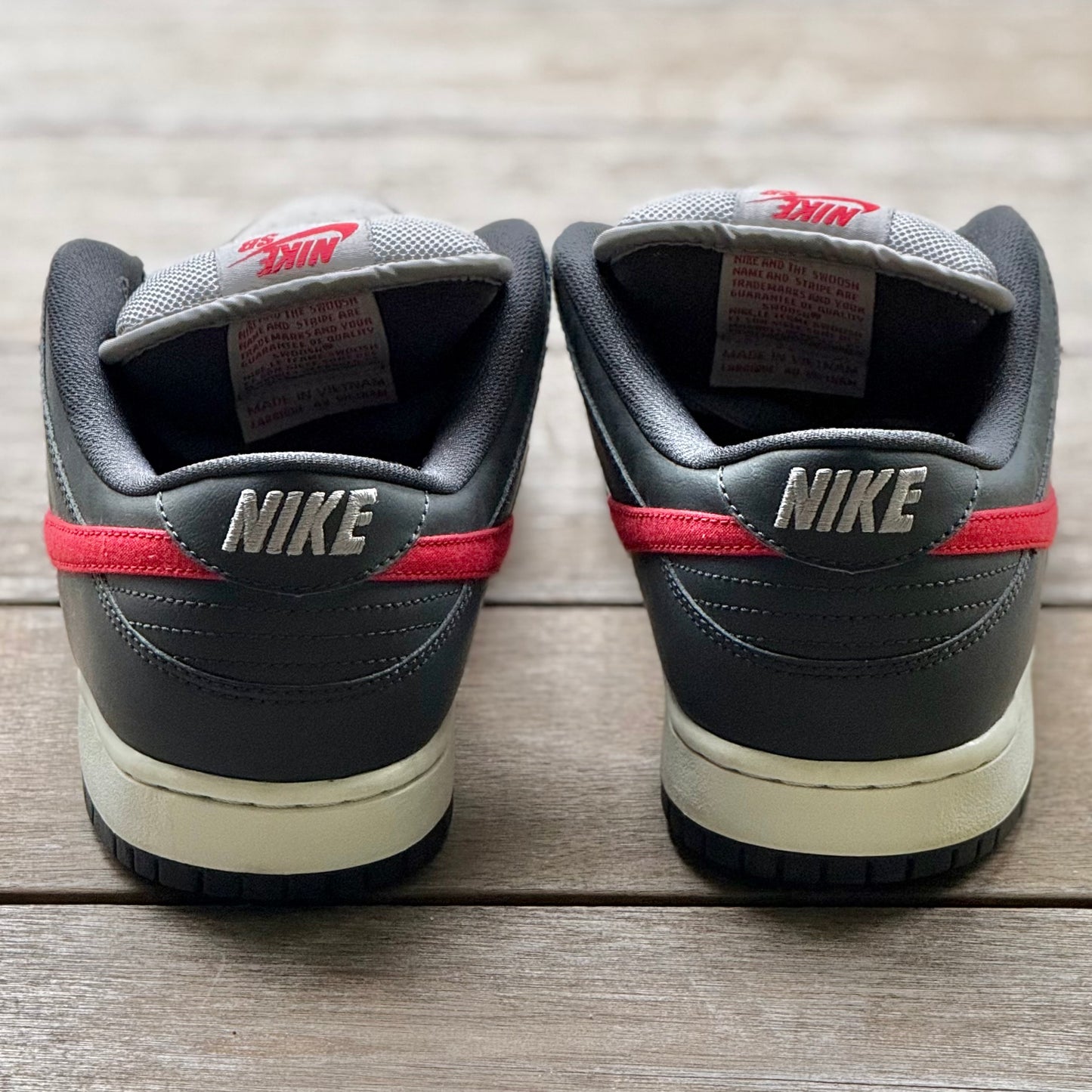 Nike SB Dunk Low Medium Grey Red Size 9