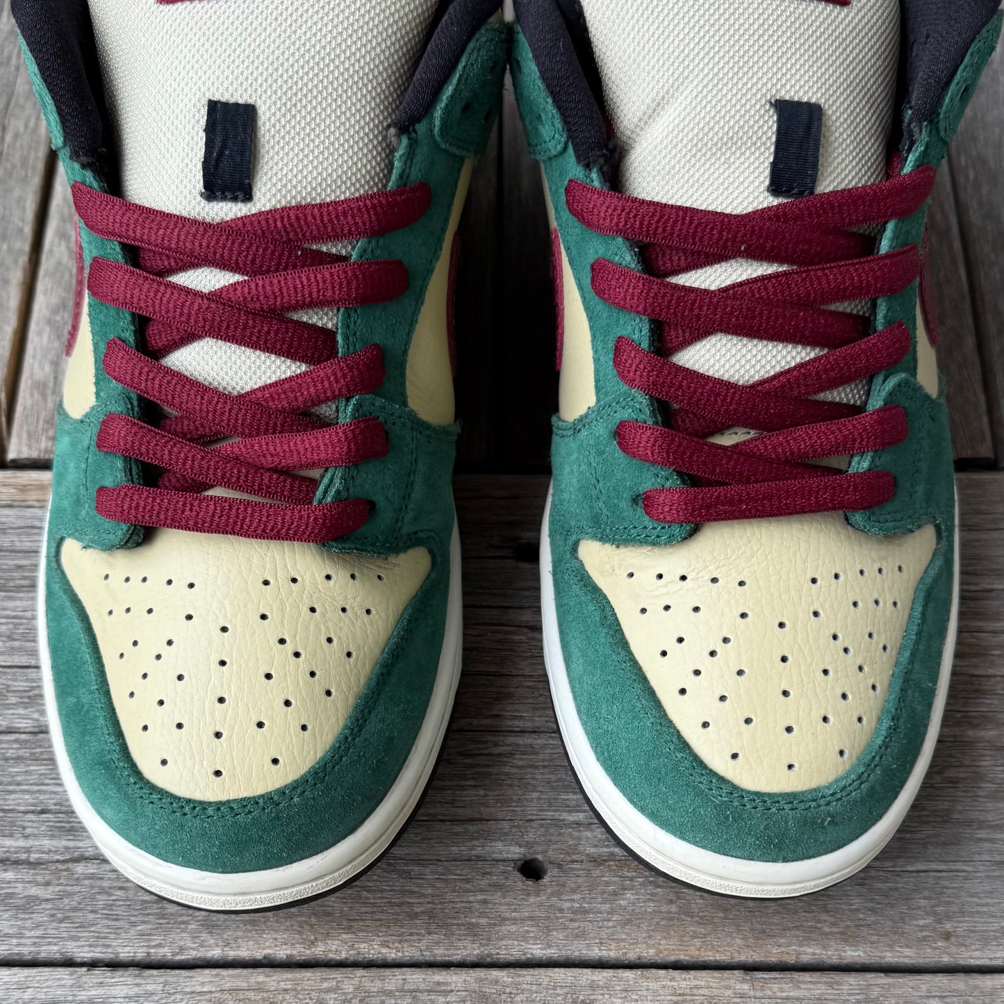 Nike SB Dunk Low Jameson Vegas Gold Size 10.5