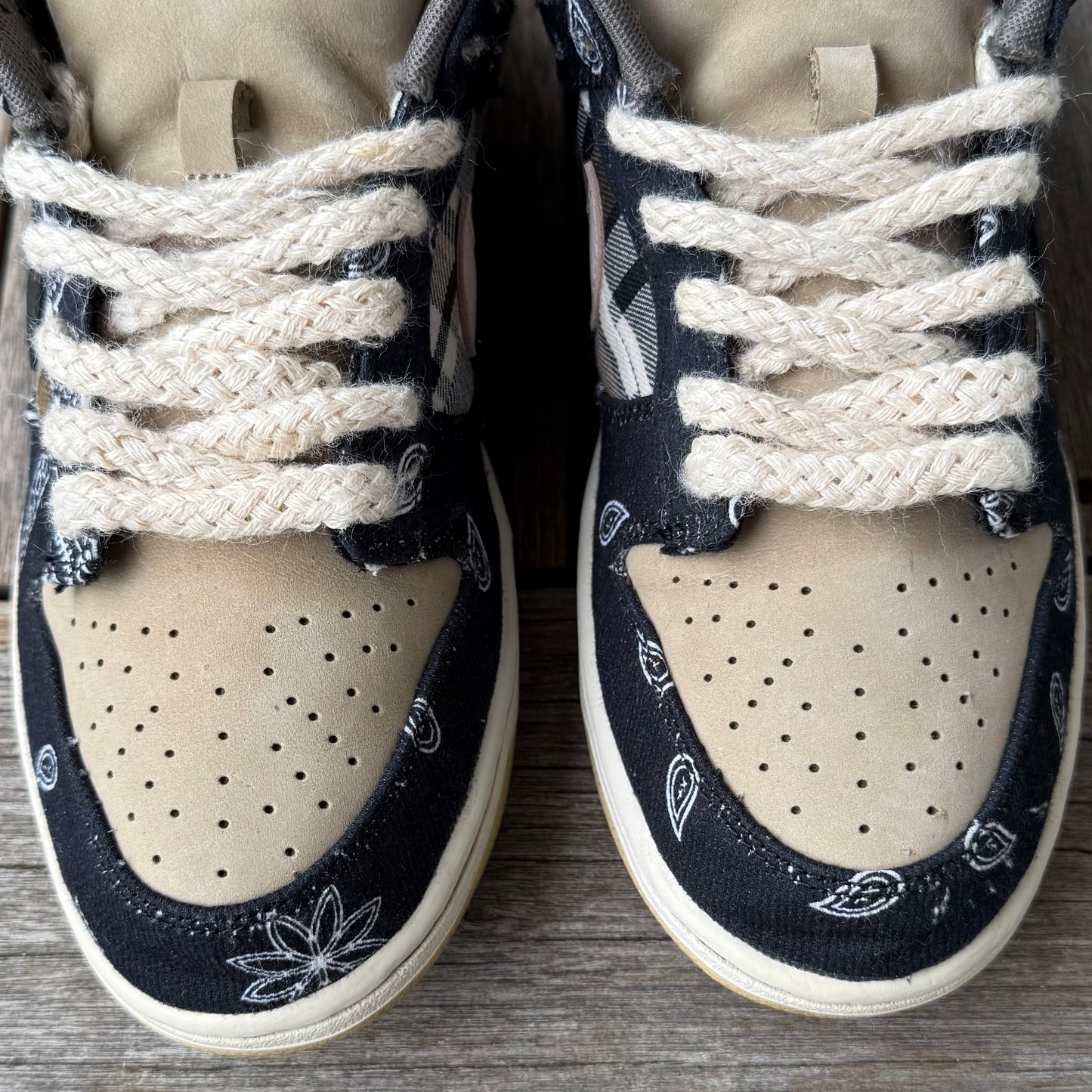 Nike SB Dunk Low Travis Scott Size 9.5