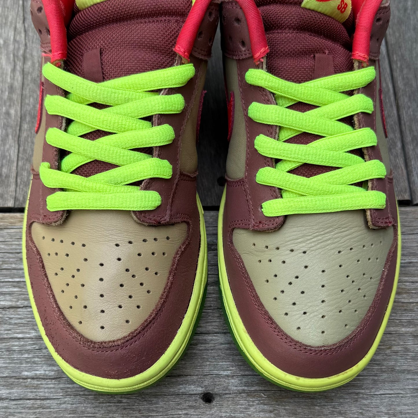 Nike SB Dunk Low Toxic Sea Robin/Avenger Size 8.5