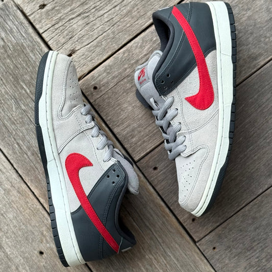 Nike SB Dunk Low Medium Grey Red Size 9