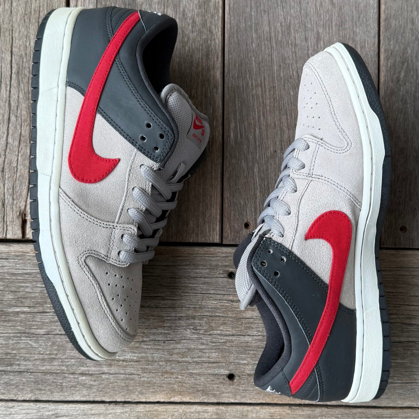 Nike SB Dunk Low Medium Grey Red Size 9