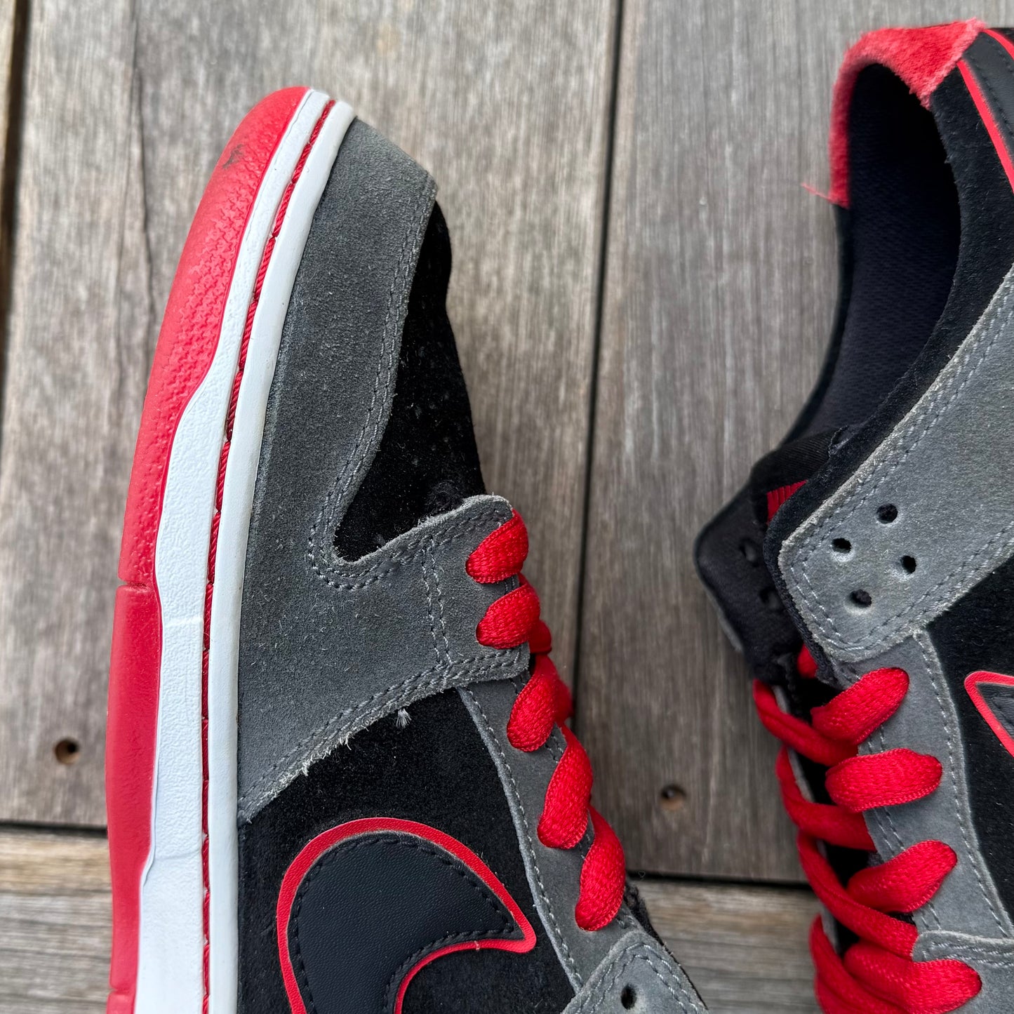 Nike SB Dunk Low Sports Car IW Size 9