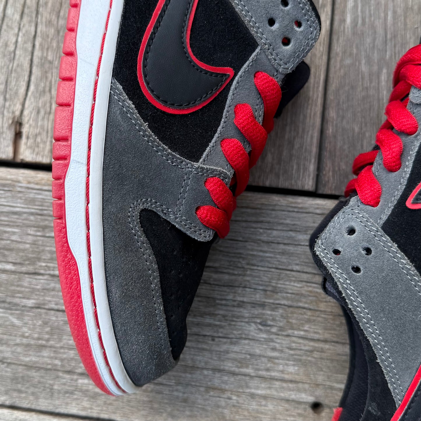 Nike SB Dunk Low Sports Car IW Size 9