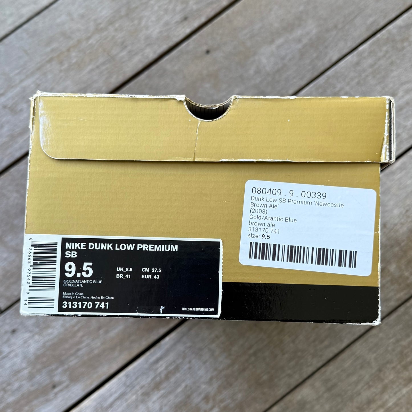 Nike SB Dunk Low Newcastle Brown Ale Size 9.5