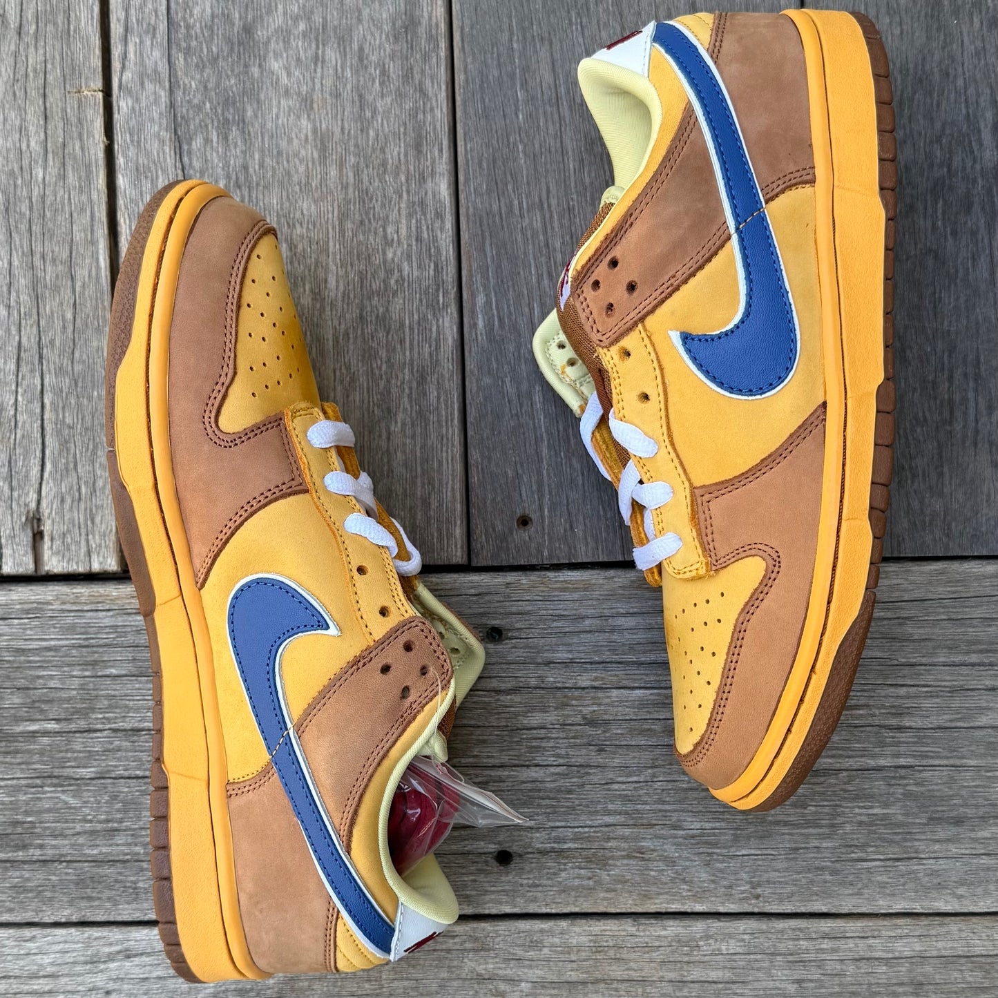 Nike SB Dunk Low Newcastle Brown Ale Size 9.5
