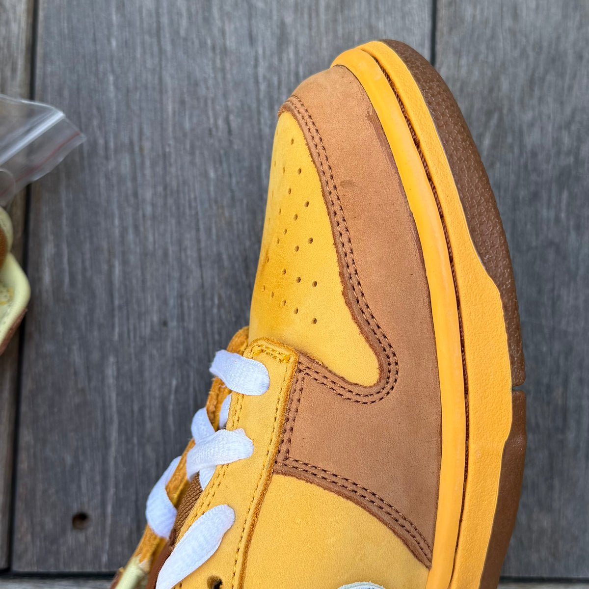 Nike SB Dunk Low Newcastle Brown Ale Size 9.5