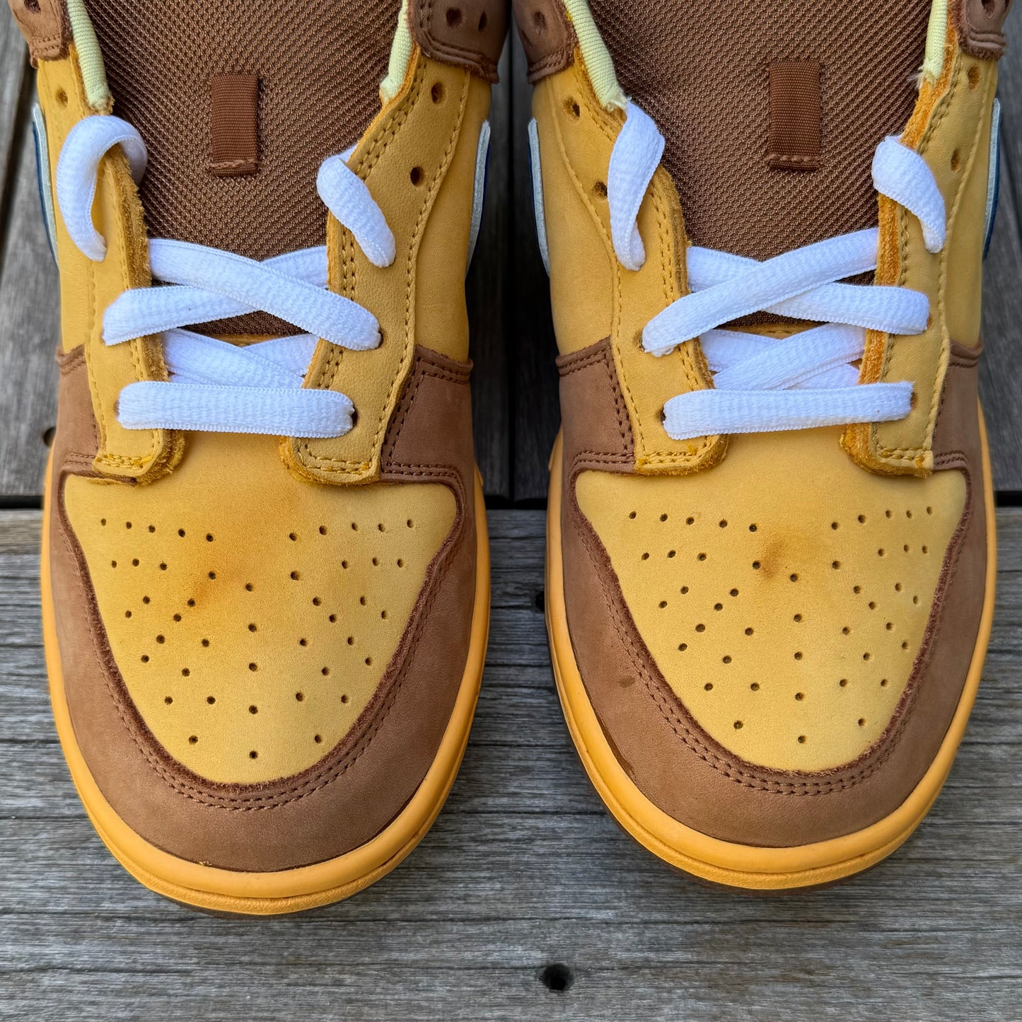 Nike SB Dunk Low Newcastle Brown Ale Size 9.5