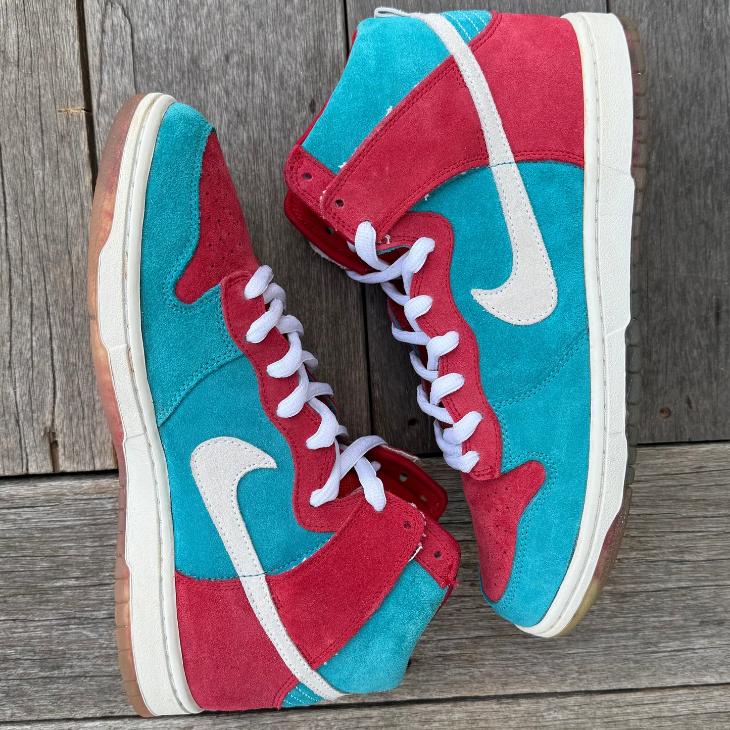 Nike SB Dunk High Bloody Gums Size 10.5