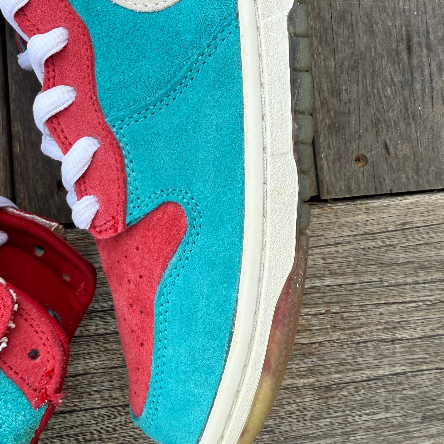 Nike SB Dunk High Bloody Gums Size 10.5