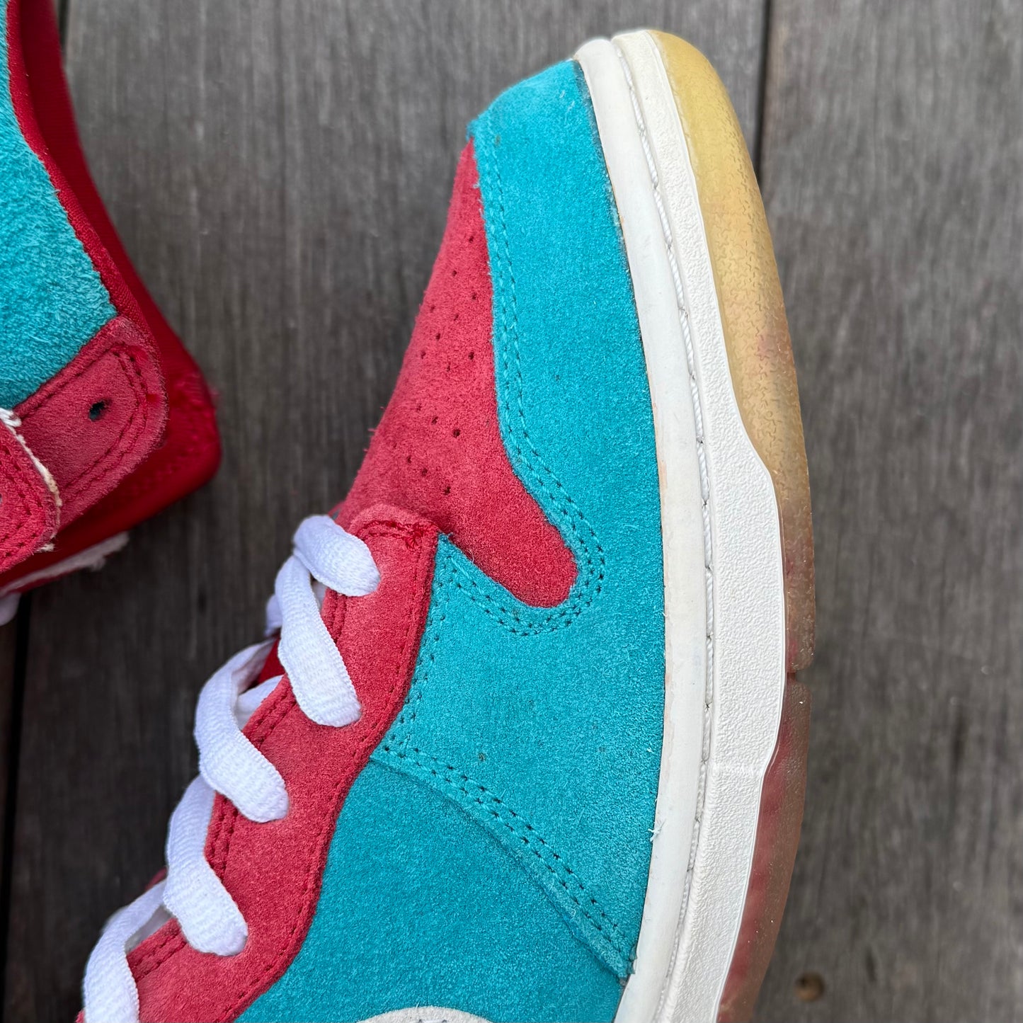 Nike SB Dunk High Bloody Gums Size 10.5