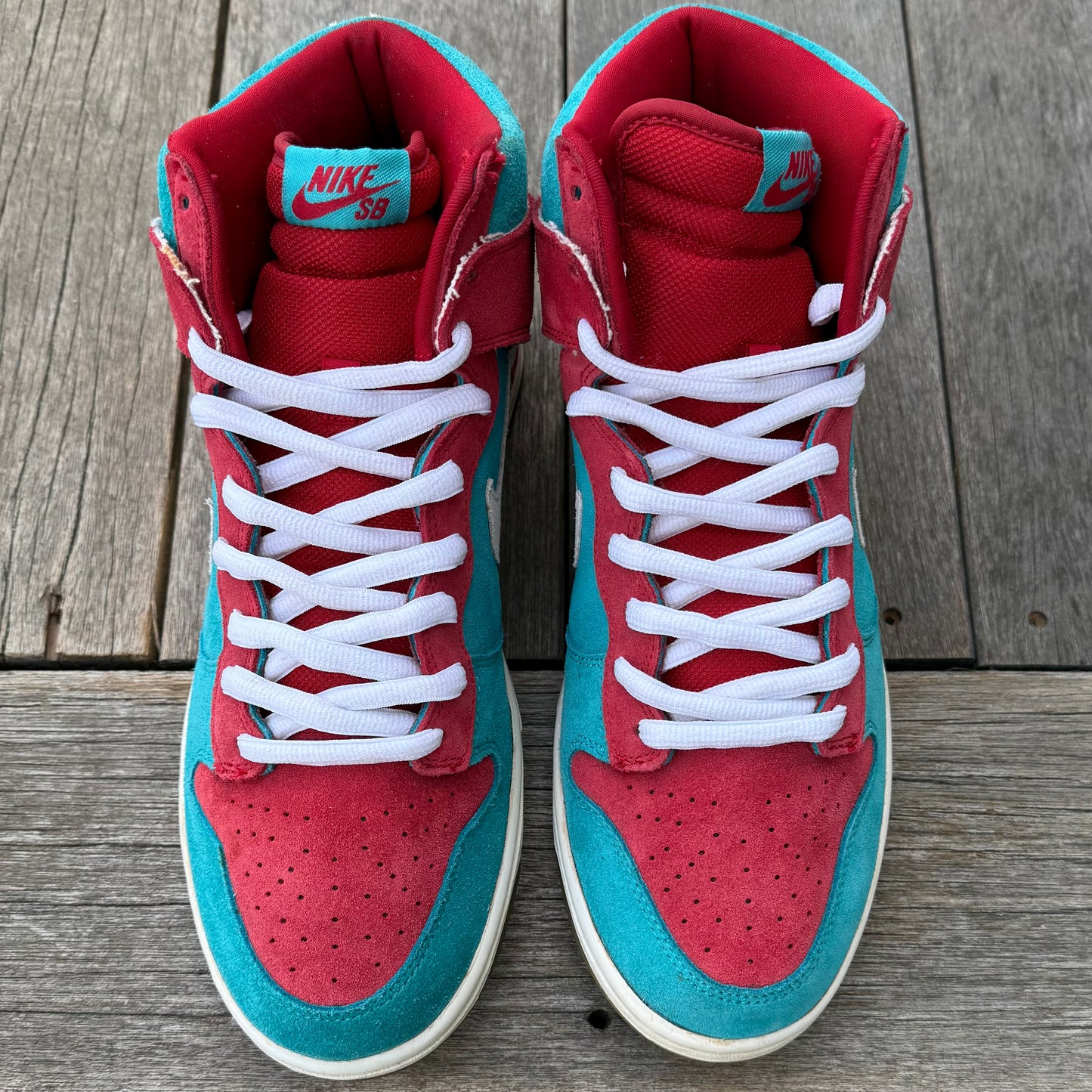 Nike SB Dunk High Bloody Gums Size 10.5