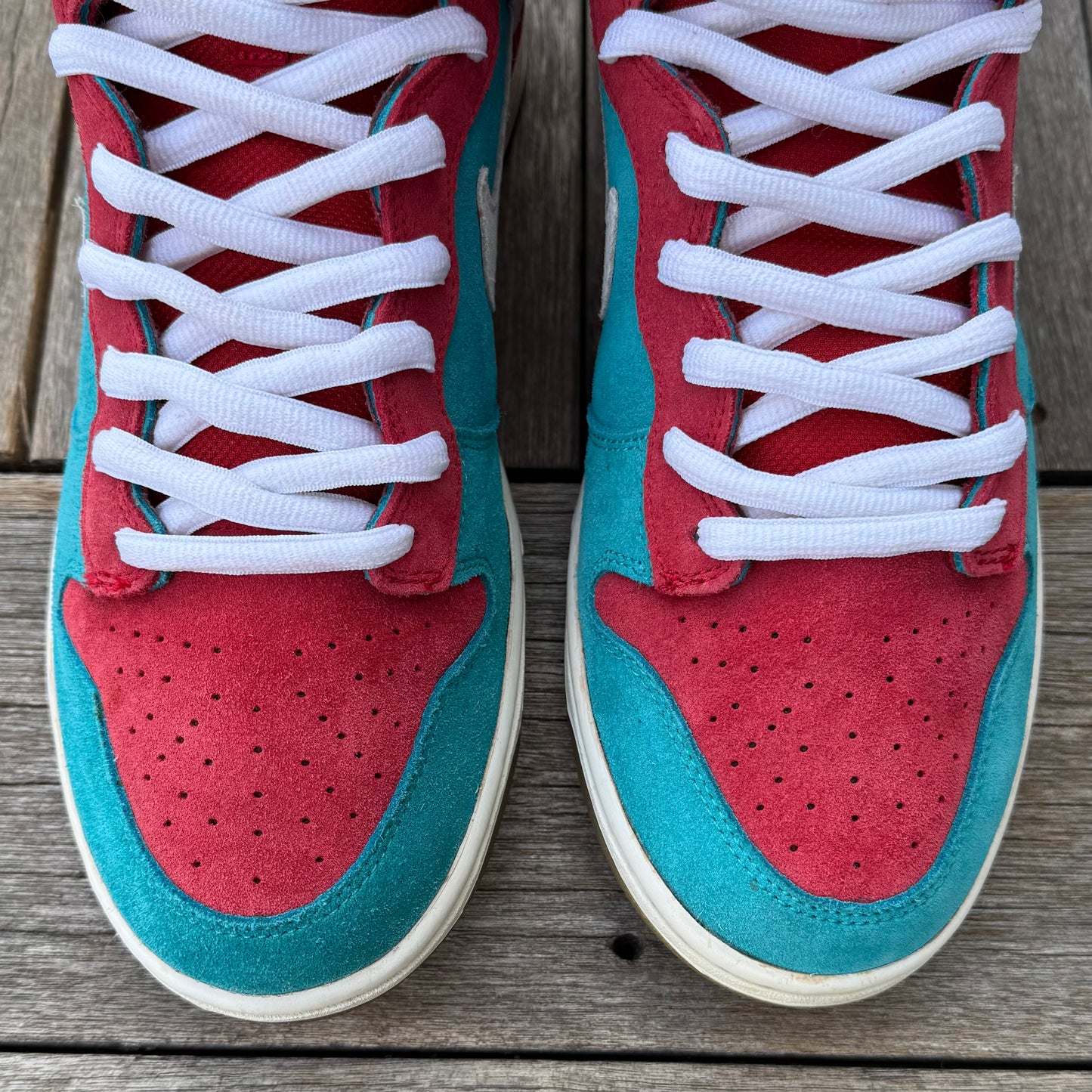 Nike SB Dunk High Bloody Gums Size 10.5