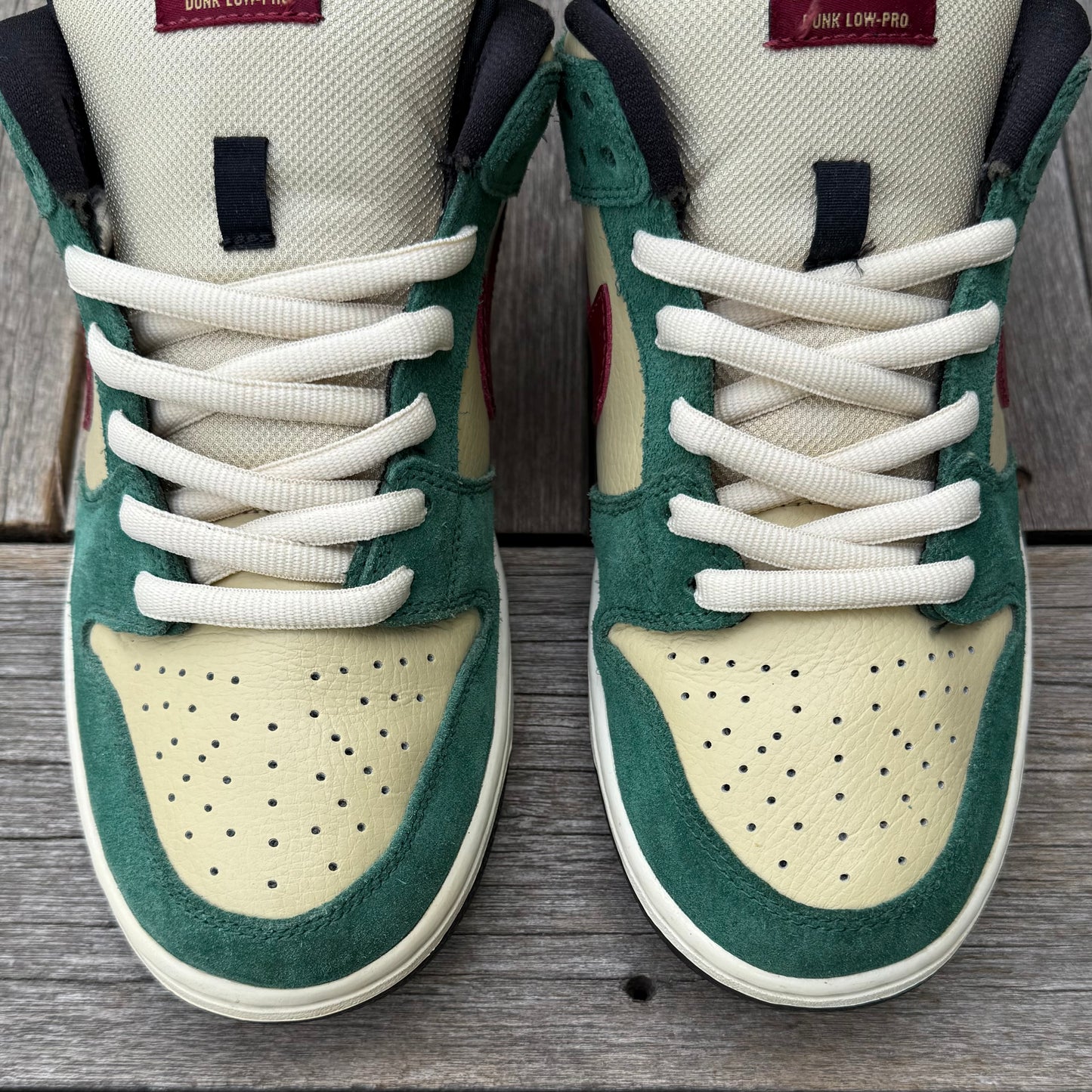 Nike SB Dunk Low Jameson Vegas Gold Size 10