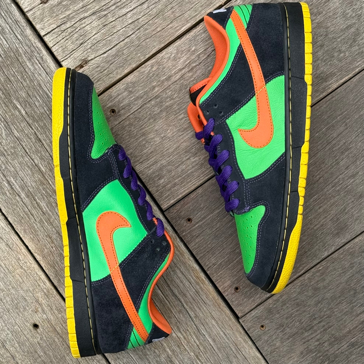 Nike SB Dunk Low Green Spark Halloween Size 9.5