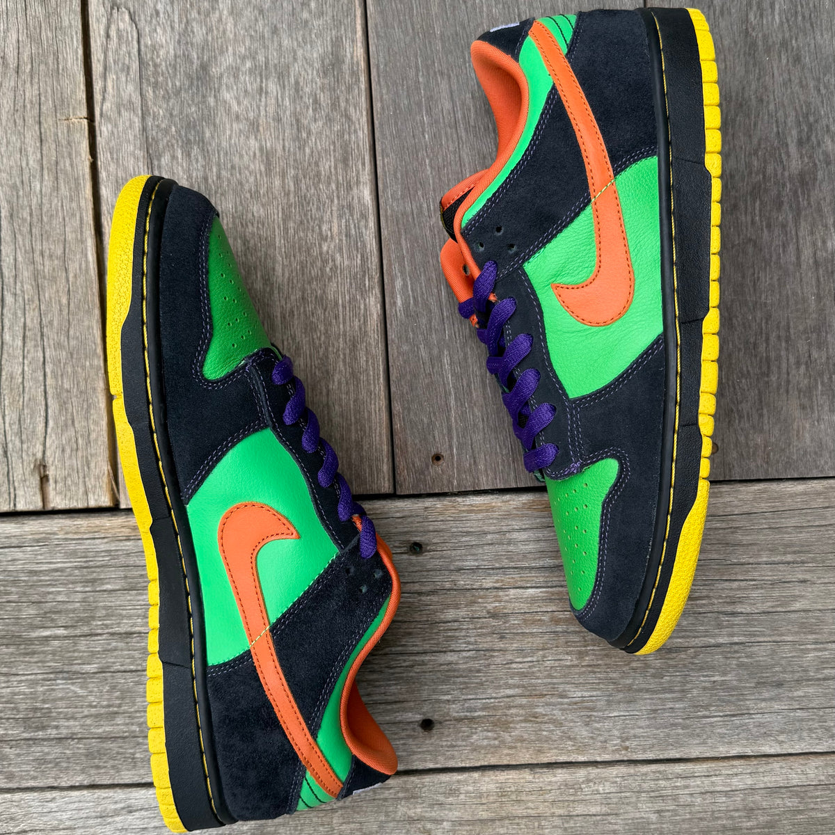 Nike SB Dunk Low Green Spark Halloween Size 9.5