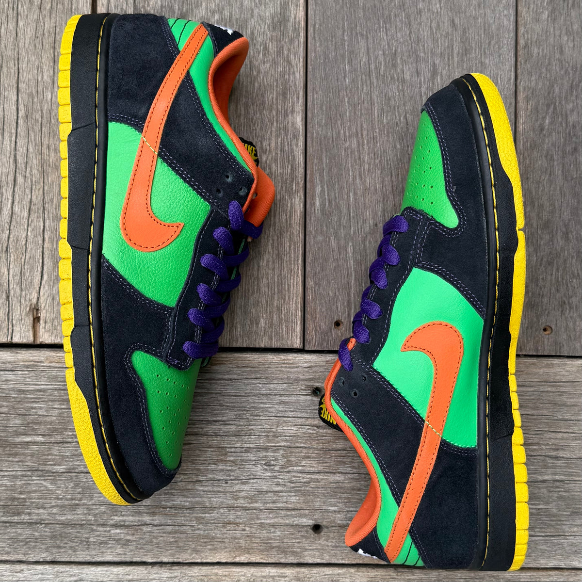 Nike SB Dunk Low Green Spark Halloween Size 9.5