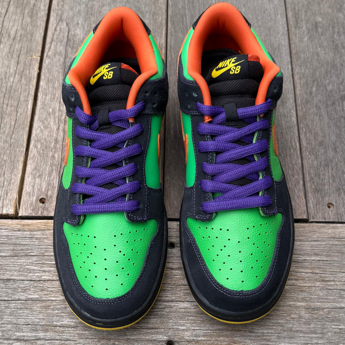 Nike SB Dunk Low Green Spark Halloween Size 9.5