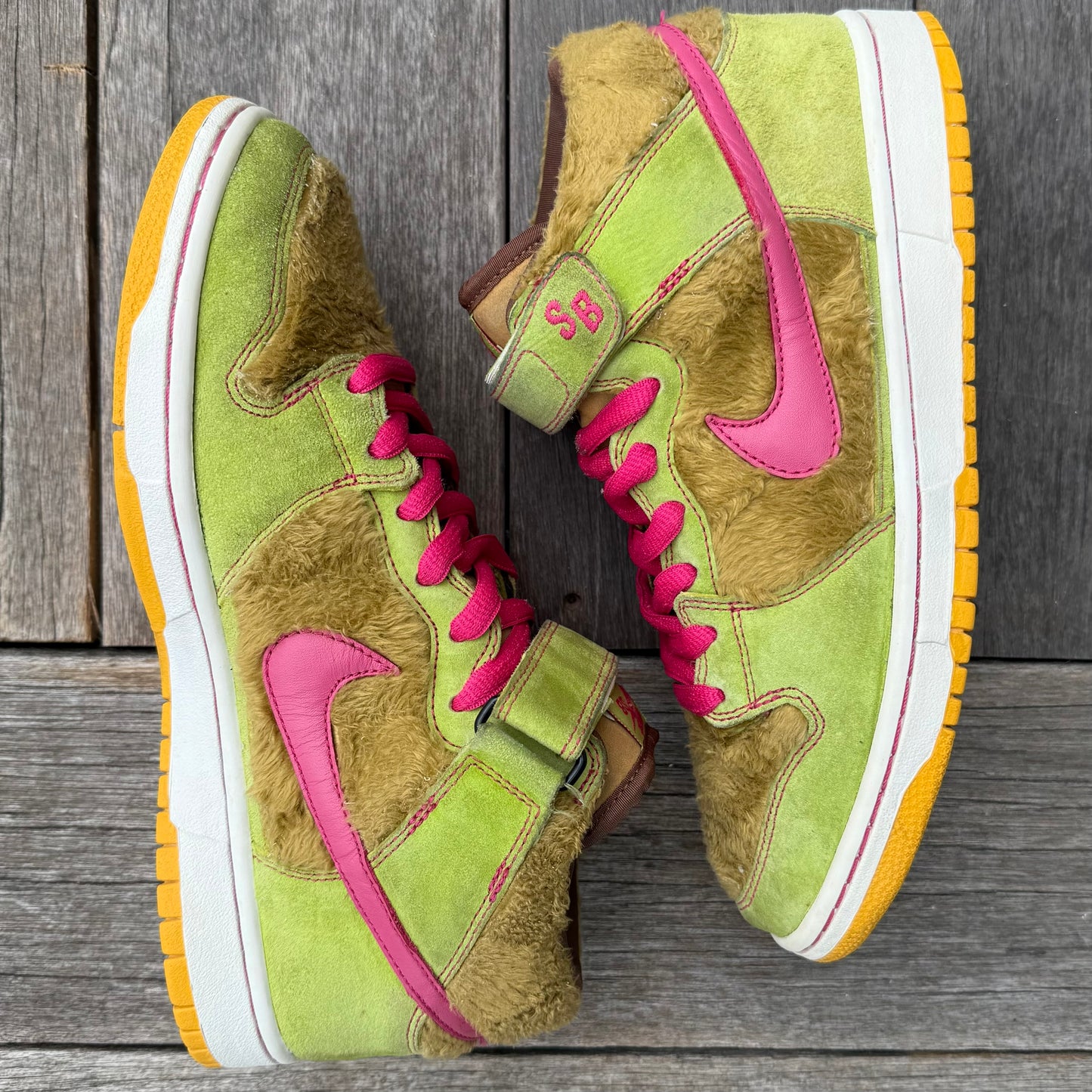 Nike SB Dunk Mid Three Bears Mama Bear Size 9.5