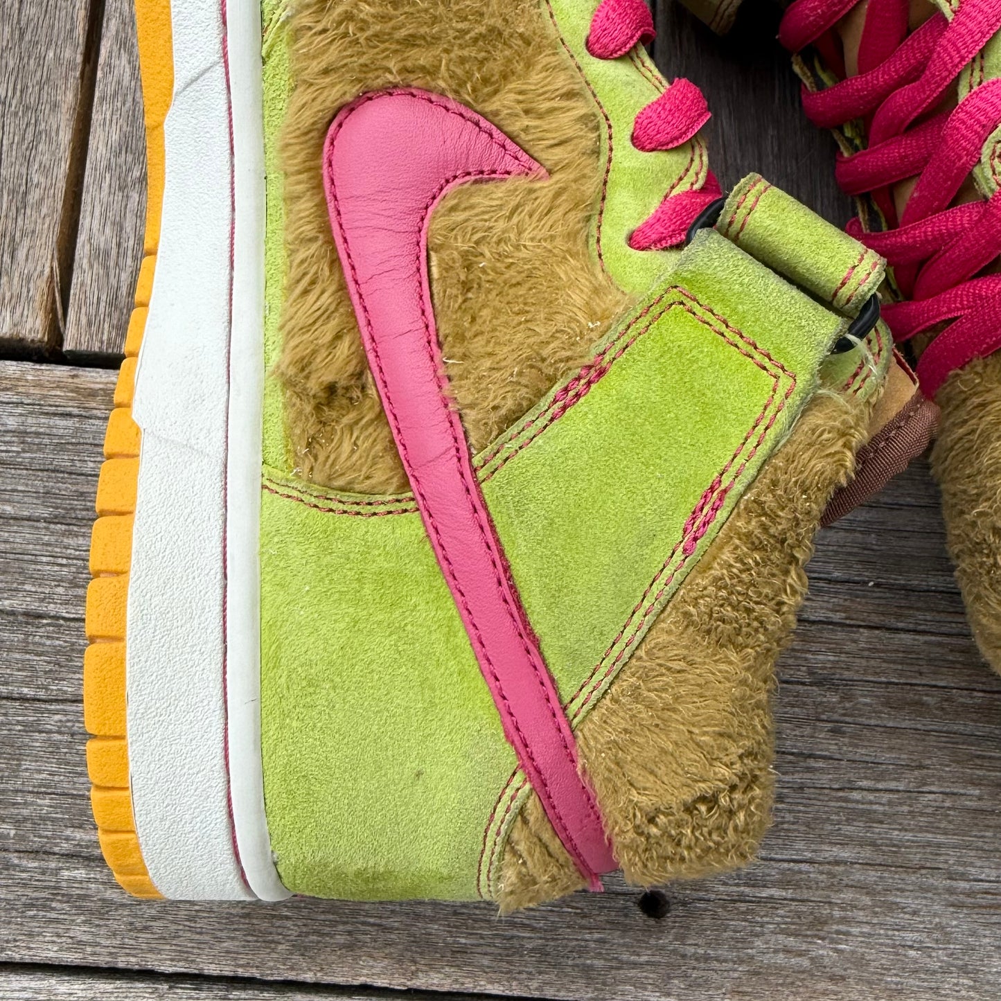 Nike SB Dunk Mid Three Bears Mama Bear Size 9.5