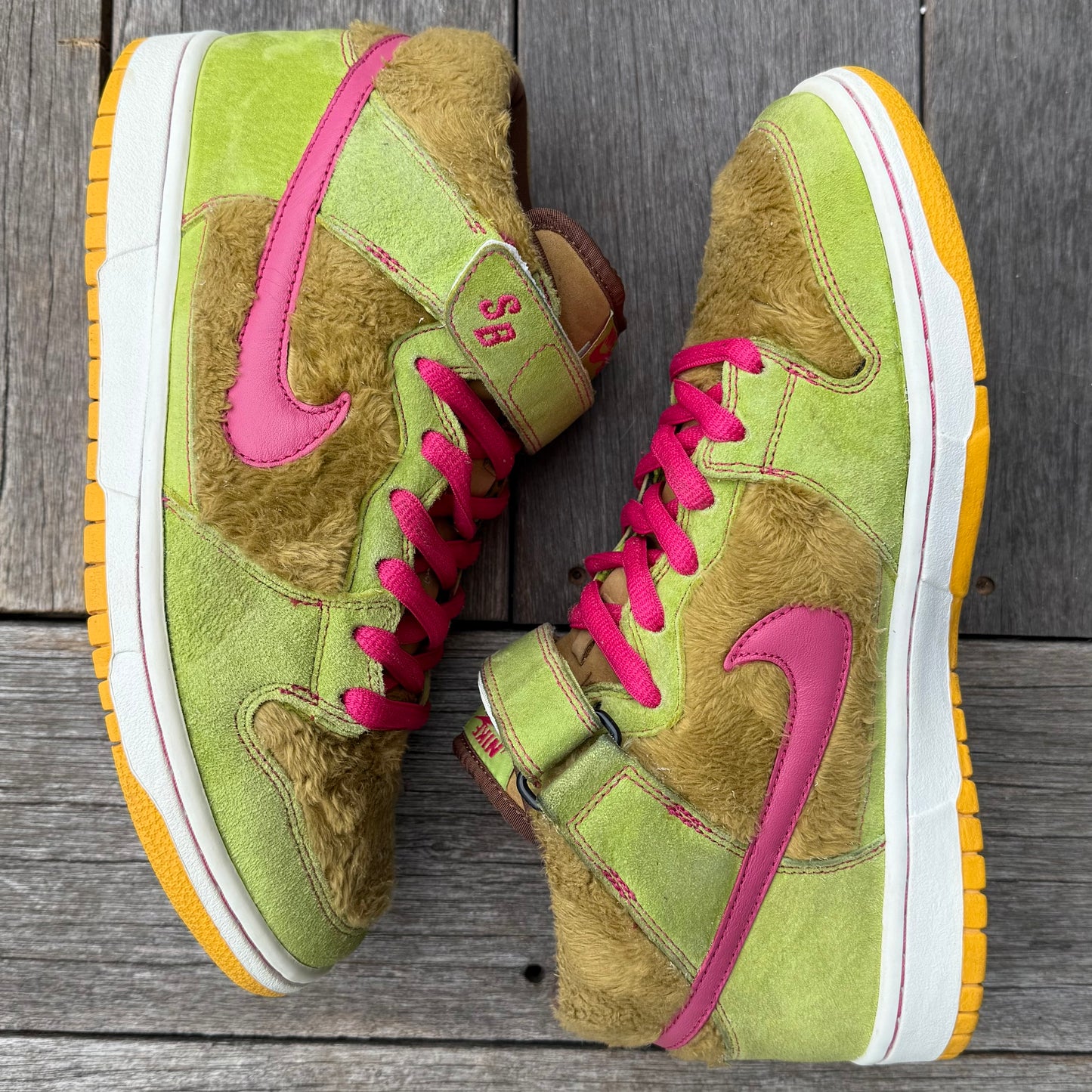 Nike SB Dunk Mid Three Bears Mama Bear Size 9.5