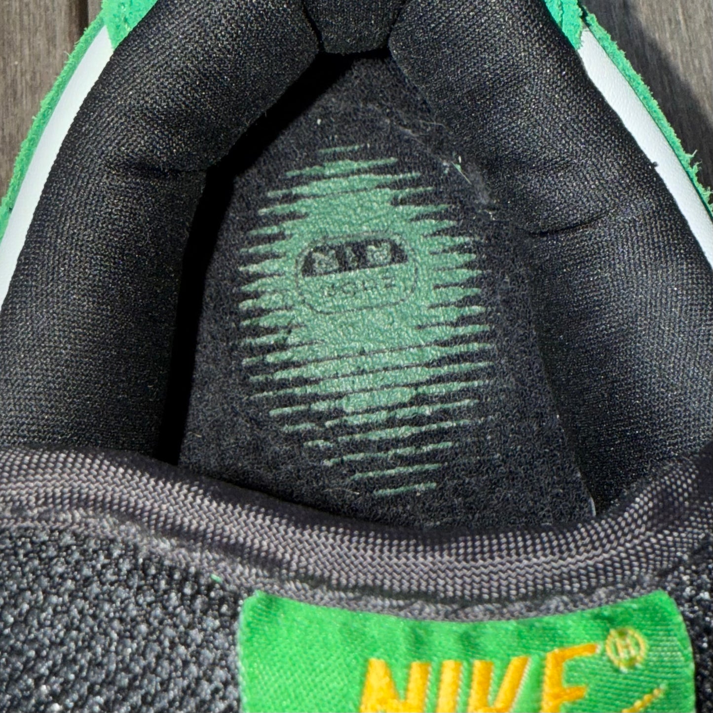 Nike SB Dunk Low Buck Size 9