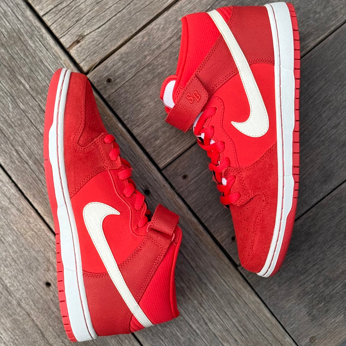 Nike SB Dunk Mid Lite Crimson White Size 10