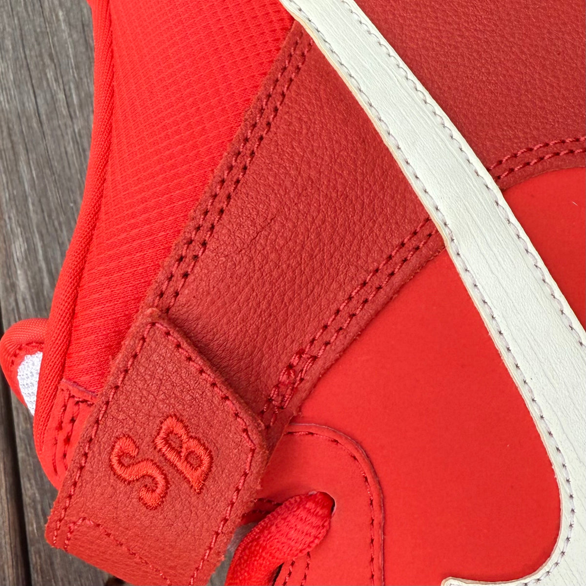 Nike SB Dunk Mid Lite Crimson White Size 10