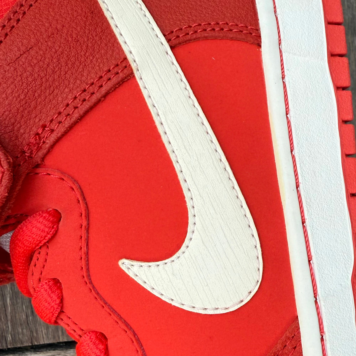 Nike SB Dunk Mid Lite Crimson White Size 10