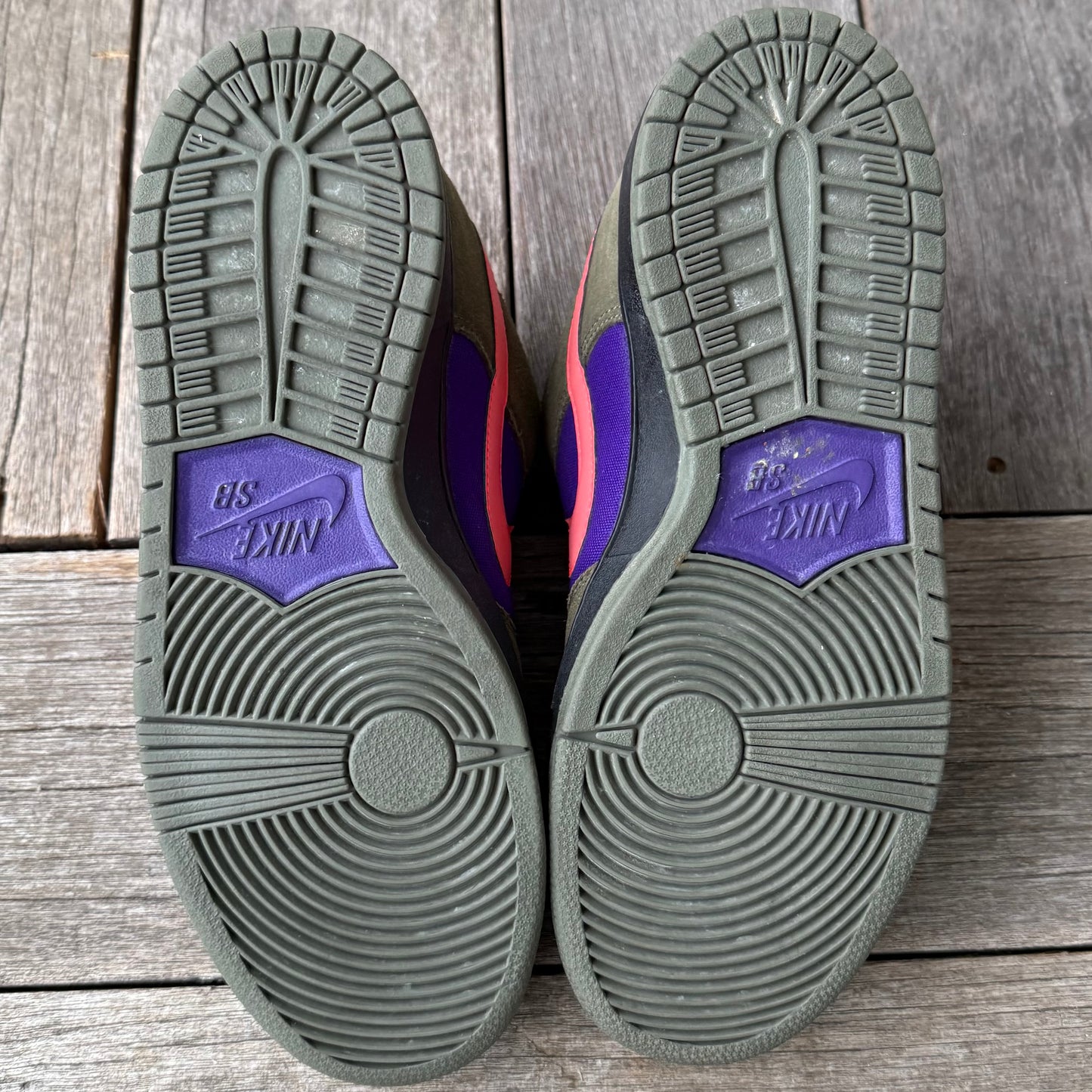 Nike SB Dunk Low Medium Olive Atomic Red Size 9