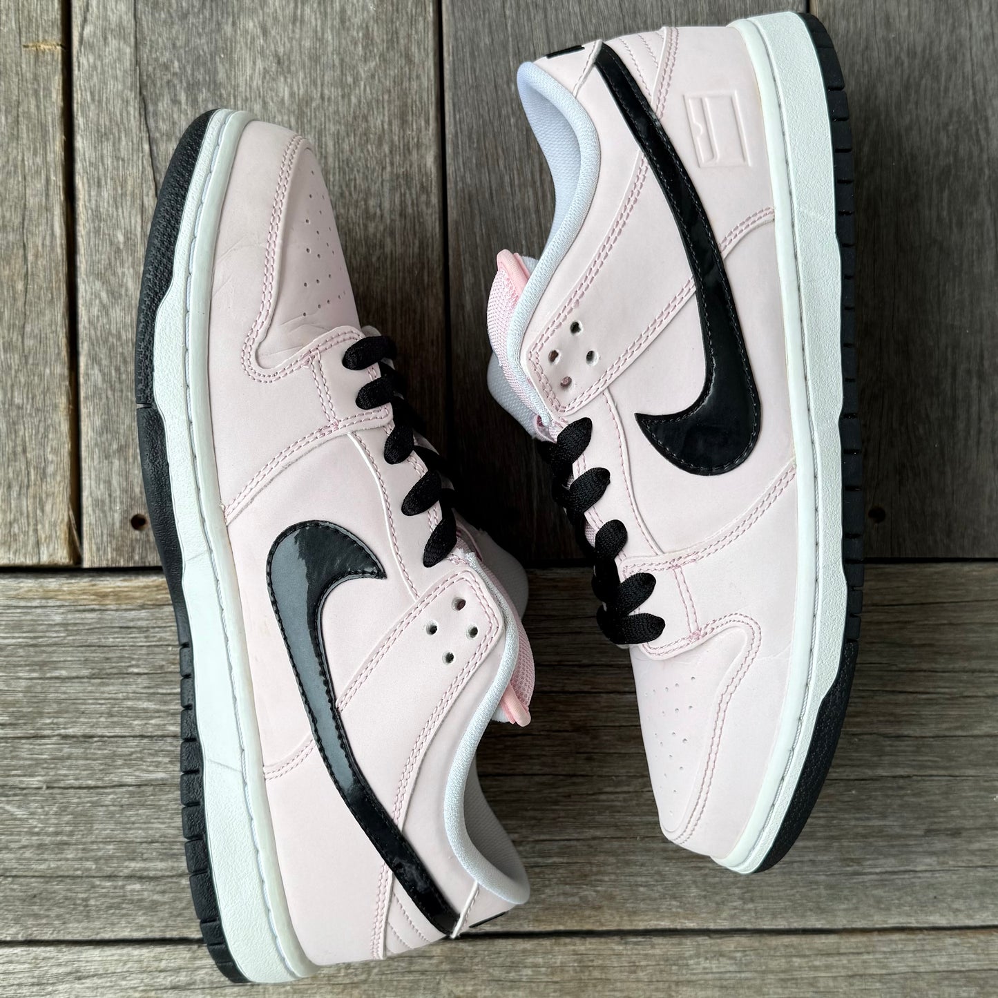 Nike SB Dunk Low Pink Box Size 9.5