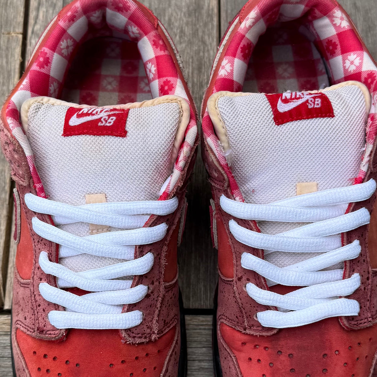 Nike SB Dunk Low Red Lobster Size 9