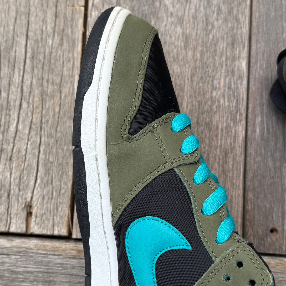 Nike SB Dunk Low Medium Olive Turbo Size 10.5