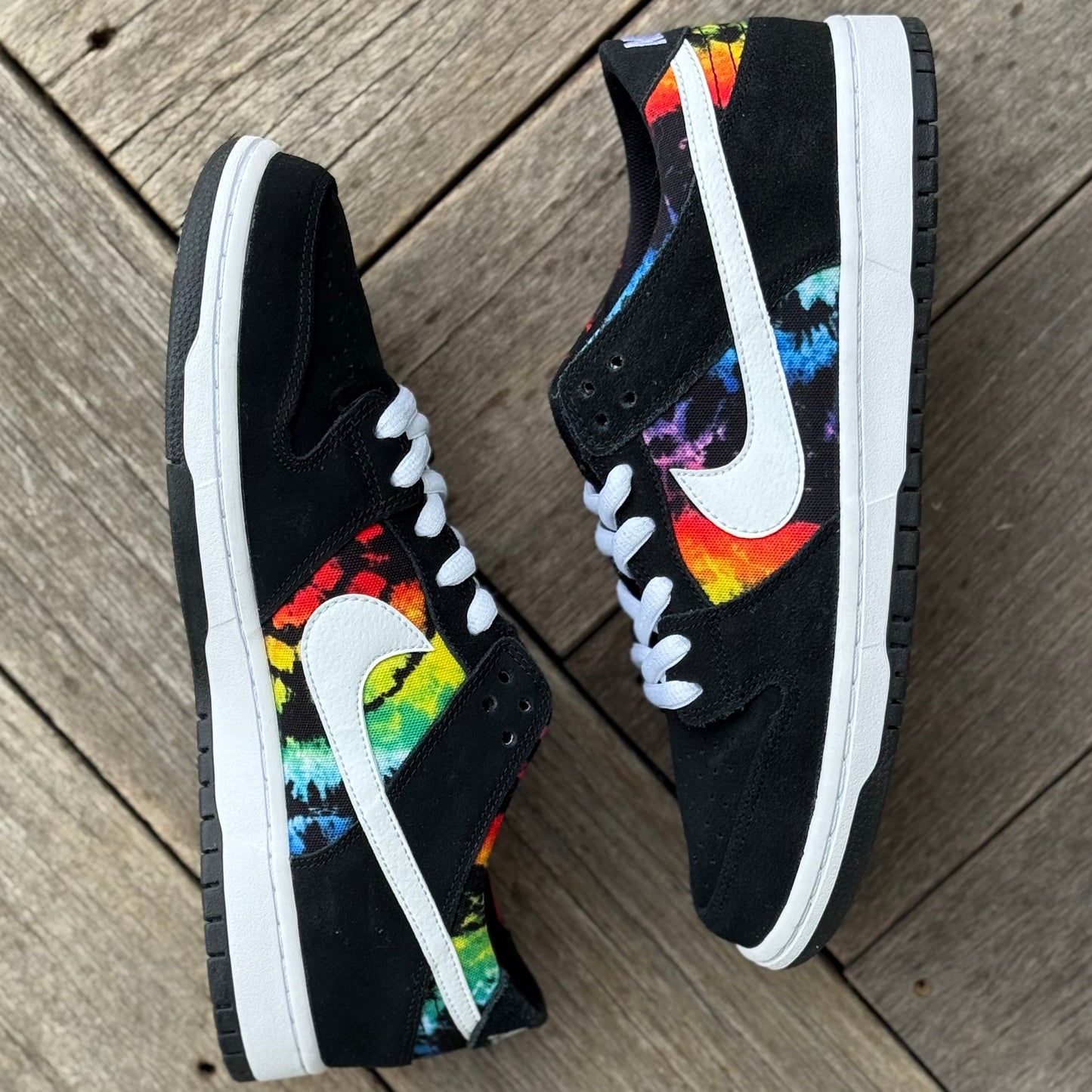 Nike SB Dunk Low Rainbow Tie Dye IW Size 10.5