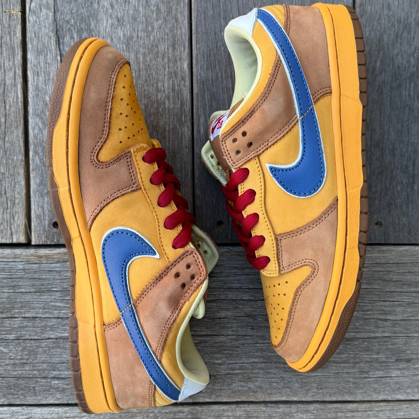 Nike SB Dunk Low Newcastle Brown Ale Size 8.5