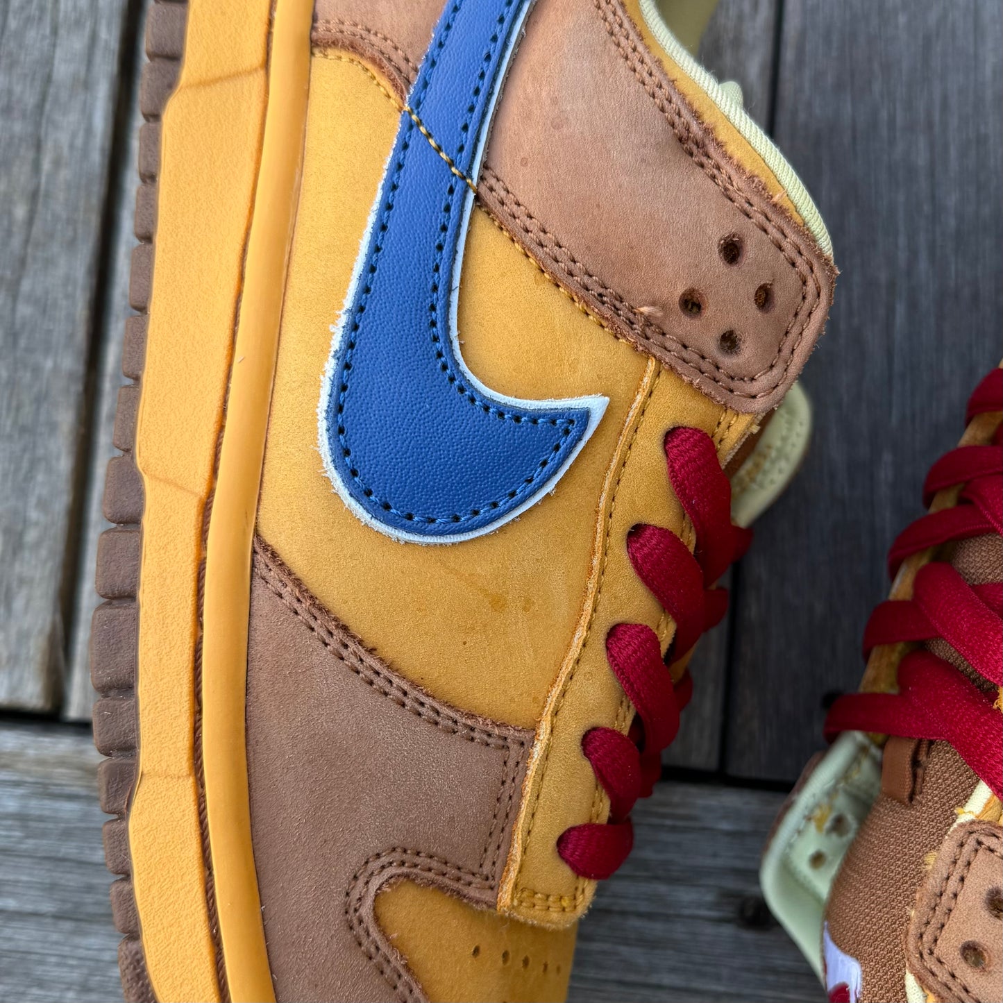 Nike SB Dunk Low Newcastle Brown Ale Size 8.5