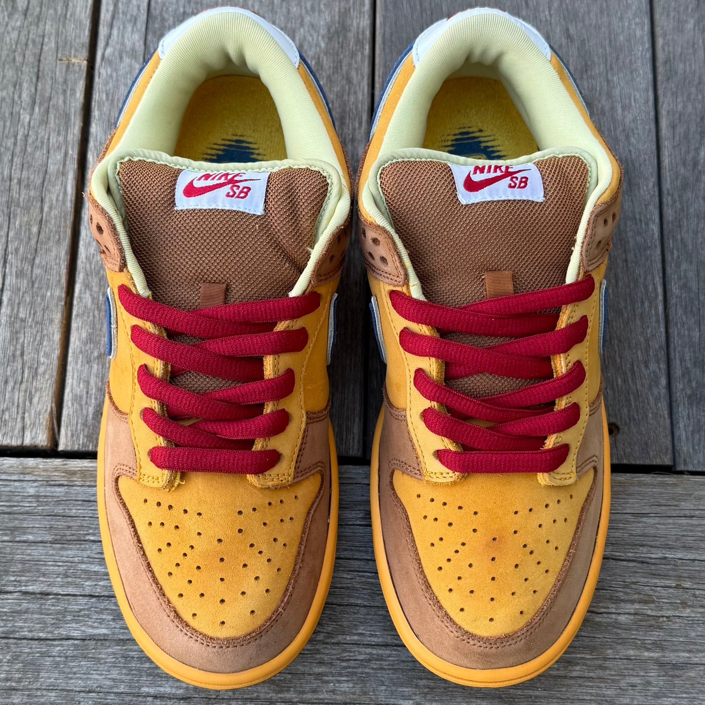 Nike SB Dunk Low Newcastle Brown Ale Size 8.5